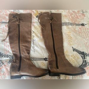 UGG Riding Boots, zipper on Both sides of boots, very good condition